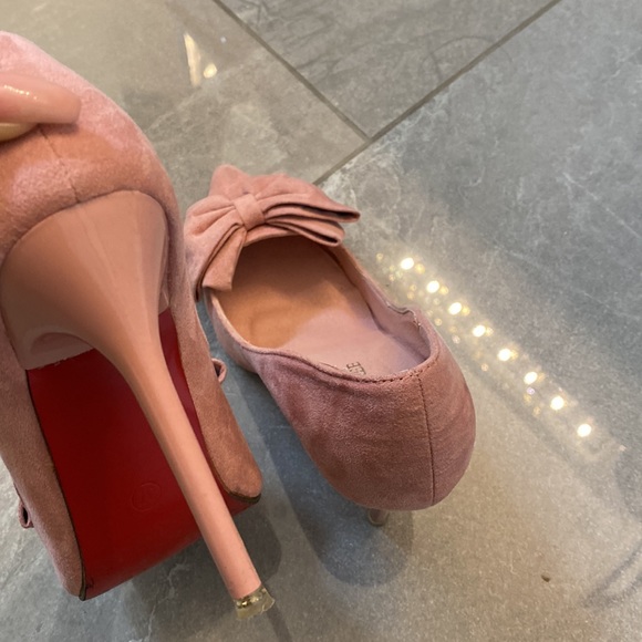 Gorgeous suede like pink heels 6.5 - Picture 2 of 3